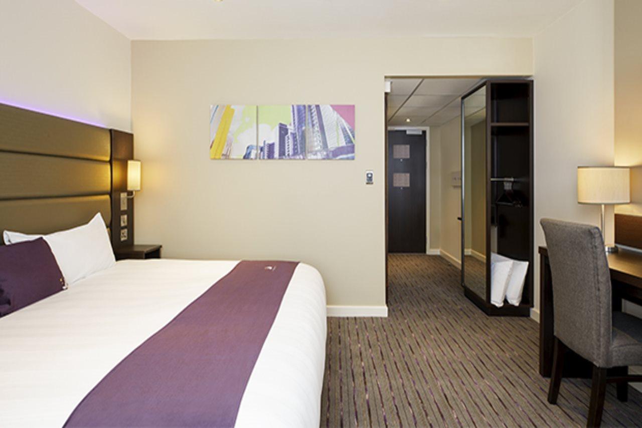 Premier Inn London Woolwich Екстериор снимка
