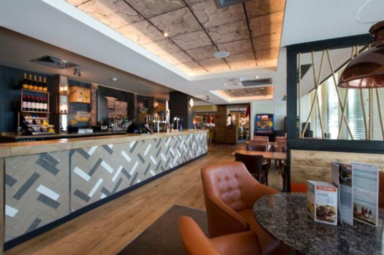 Premier Inn London Woolwich Екстериор снимка
