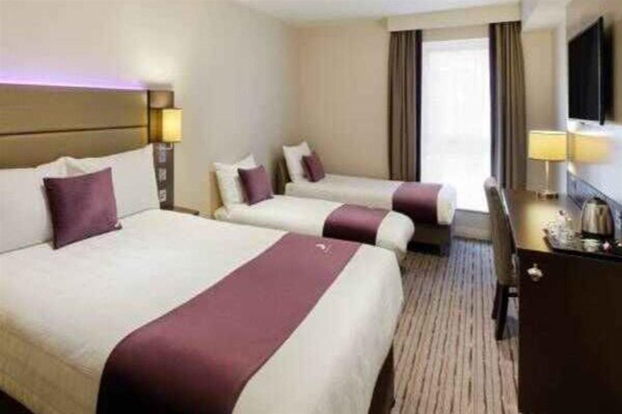 Premier Inn London Woolwich Екстериор снимка